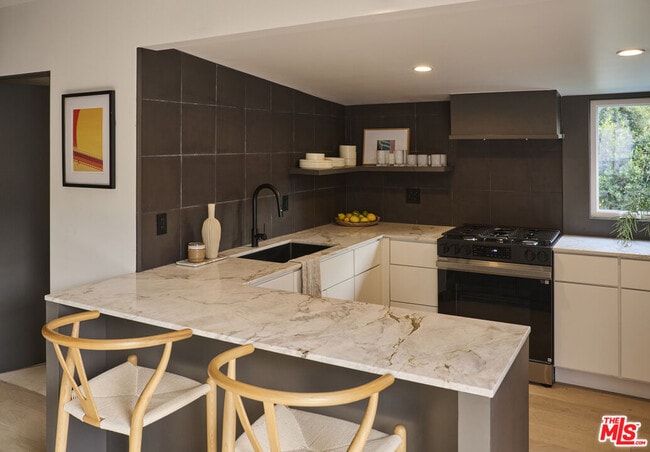 Building Photo - 5918 Monte Vista St