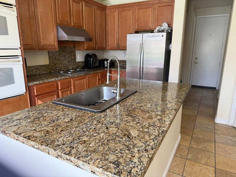 Building Photo - 13744 Dellbrook St