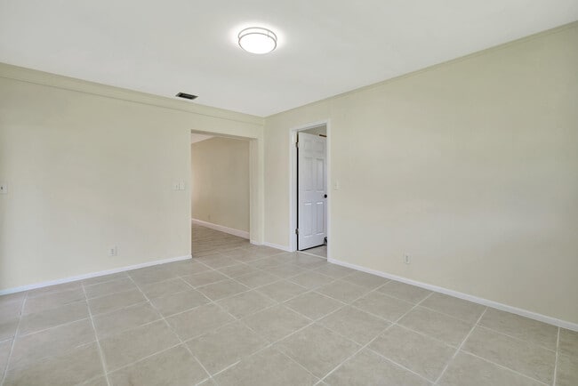 Building Photo - 713 Gumtree Rd