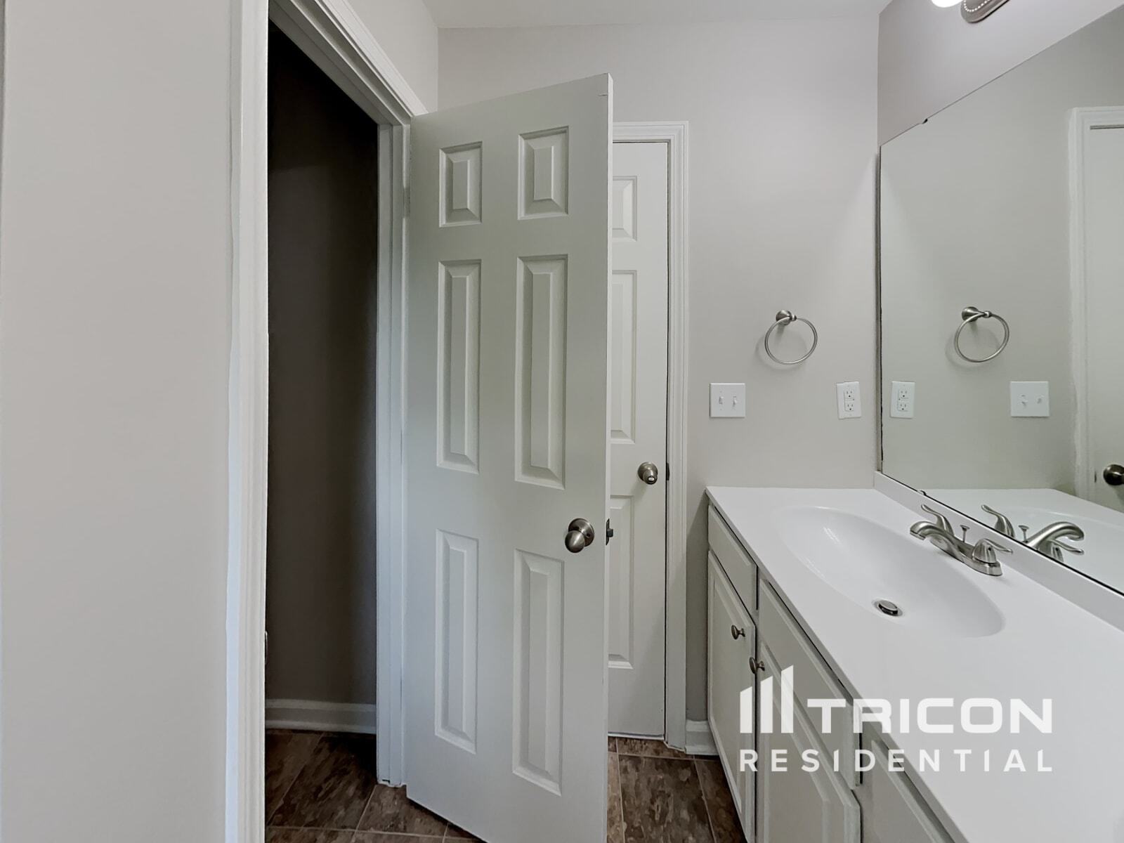 Building Photo - 11019 Kinnairds St