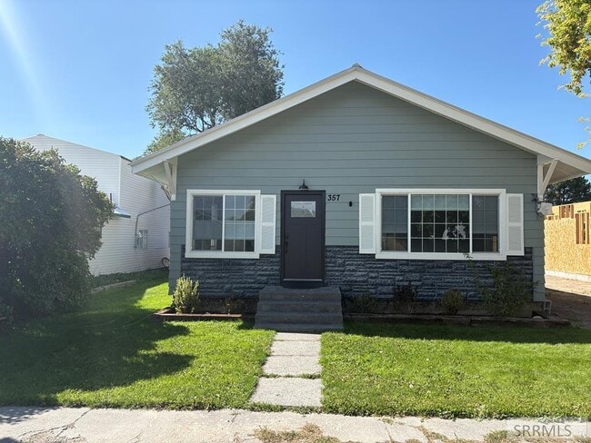 Primary Photo - 357 1st W St