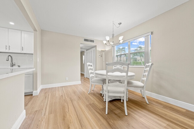 Building Photo - 723 Flanders Dr