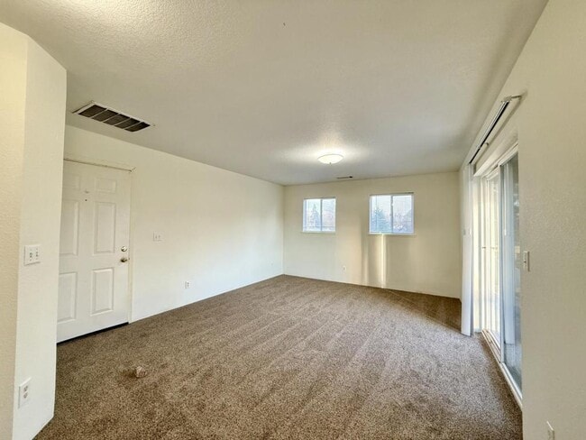 Building Photo - 34 Lewis Ave