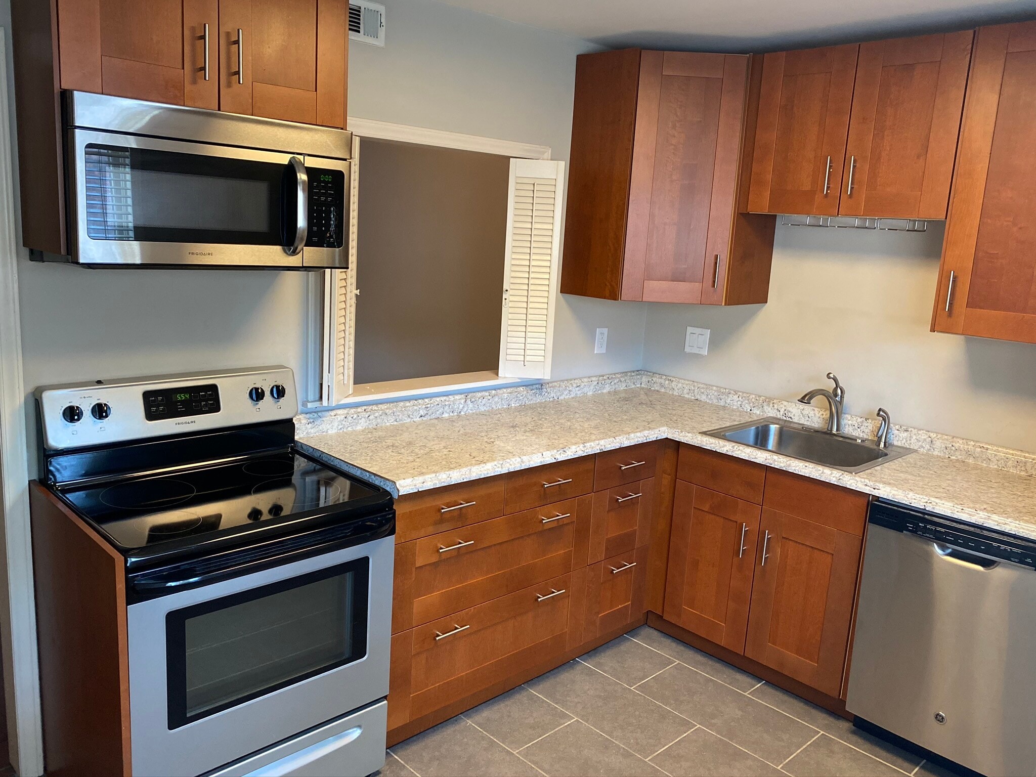 Building Photo - 1627 10th St Pl NW