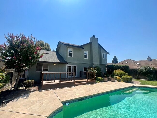 Building Photo - 1305 Manzano Way