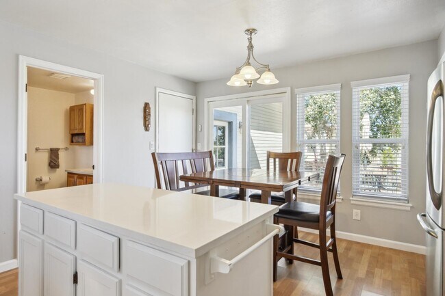 Building Photo - 7950 S Garrison Ct