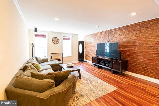 Building Photo - 2107 Carpenter St