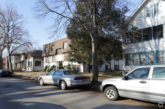 Building Photo - 2308 Garfield Ave S