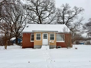 Building Photo - Three Bedroom Home in Muskegon