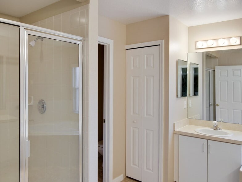 Building Photo - 3005 Lorimer Ct