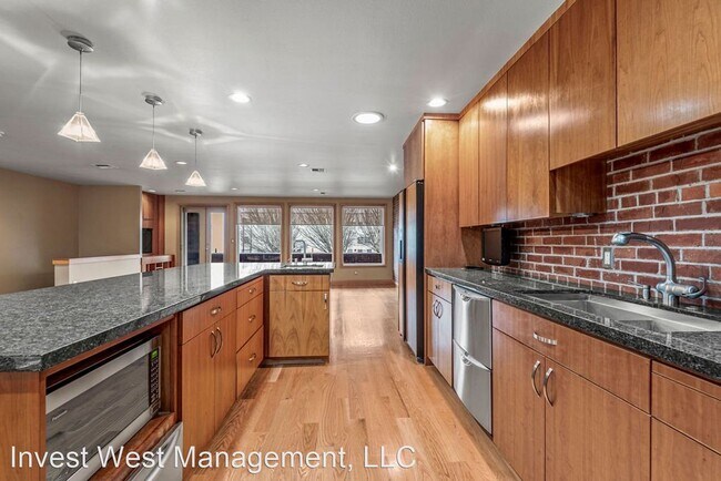 Building Photo - 1 br, 2 bath House - 1335 14 Avenue Ste 200