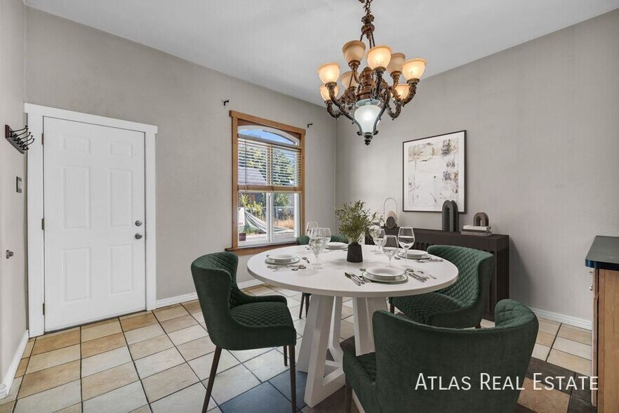 Building Photo - 853 Emeril Ave