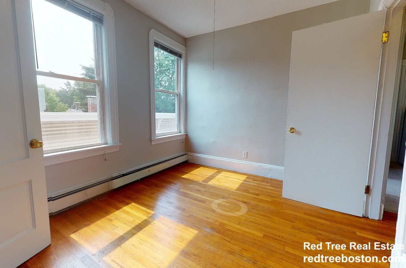 apt 3 - 560 Green St