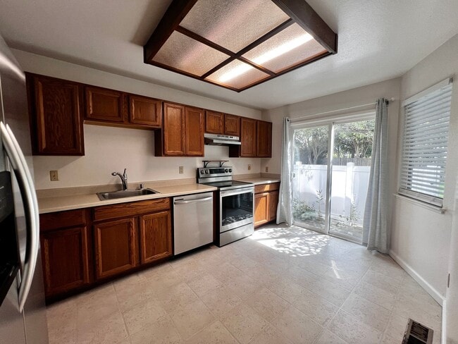 Building Photo - Charming 3-Bedroom Home in Desirable Rohne...