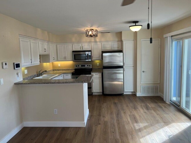 Building Photo - Remodeled 1 Bedroom Condo Fairfield *Star ...