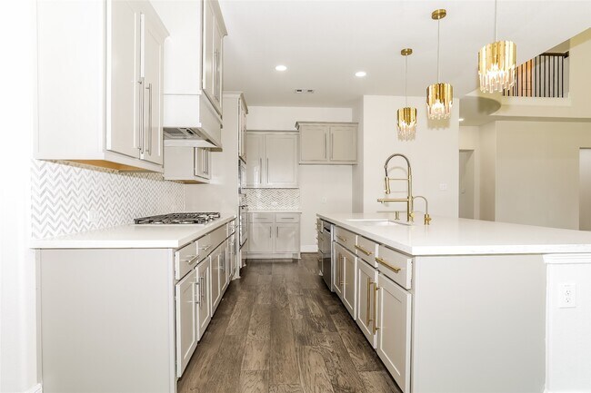 Building Photo - 30627 S Creek Way