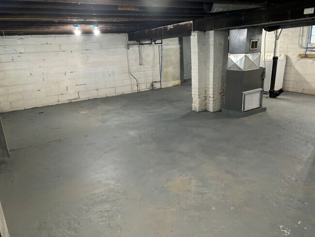 Building Photo - 86th,W.3285