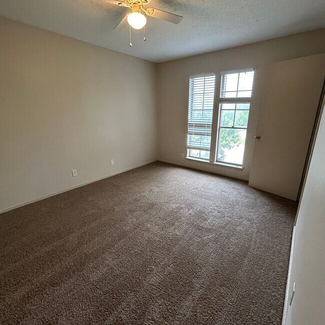 Building Photo - 7206 Creekside Dr