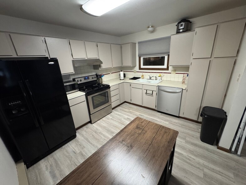 Building Photo - 1014 E 25th St