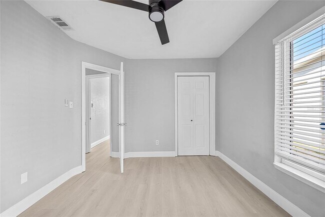 Building Photo - 1513 56th Ave N