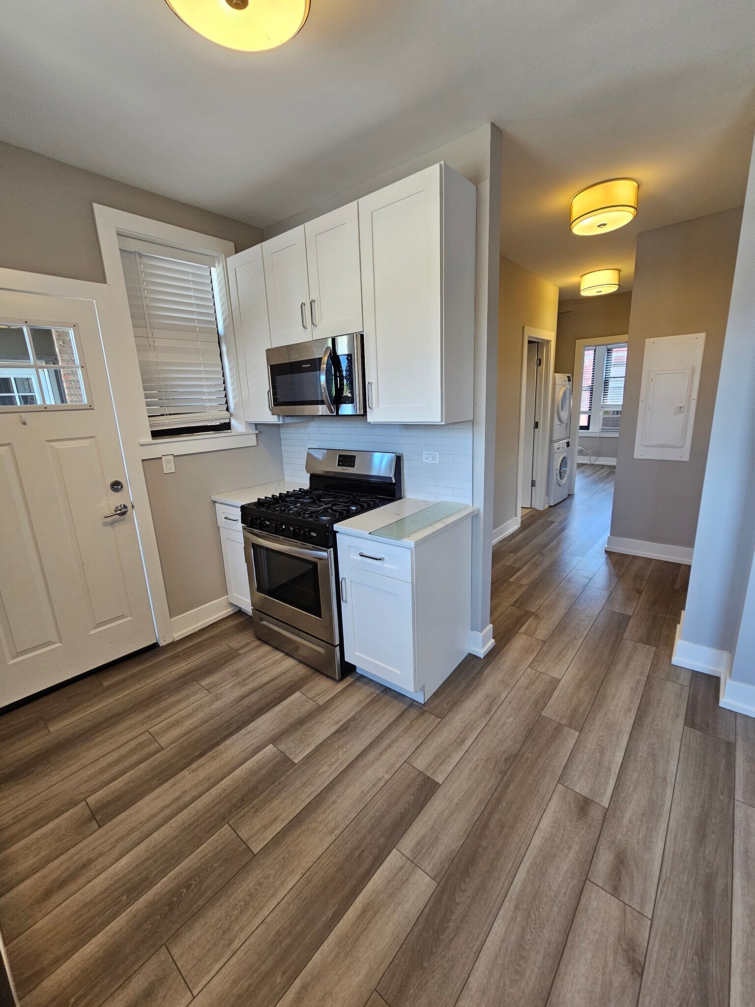 Building Photo - 3931 N Janssen Ave