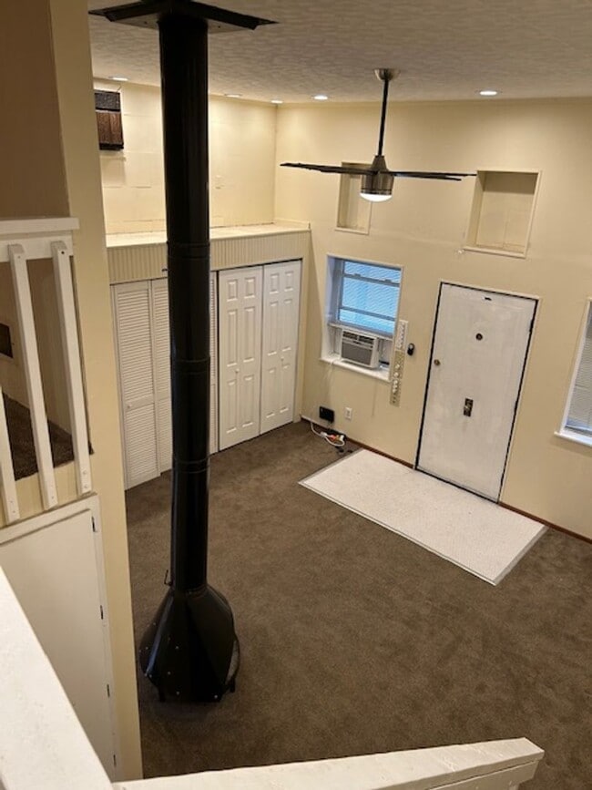 Building Photo - 1840 Jancey St