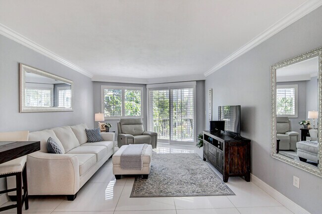 Building Photo - 2730 Banyan Rd