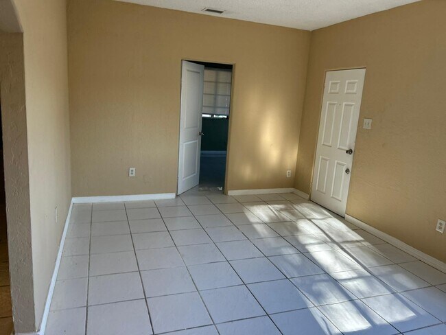 Building Photo - 4246 Minoso St