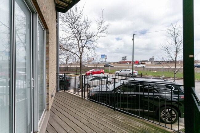 Building Photo - 1359 N Noble St