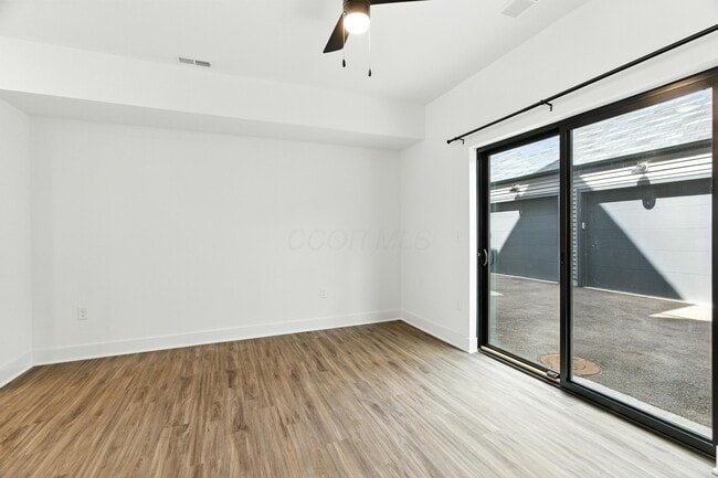 Building Photo - 1106 Oak St