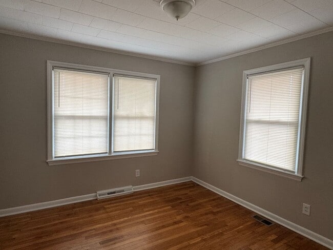 Building Photo - Walk to NCCU. 3 Bedroom