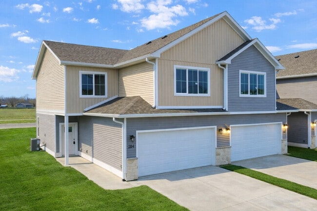 Building Photo - Edgeland Waukee!