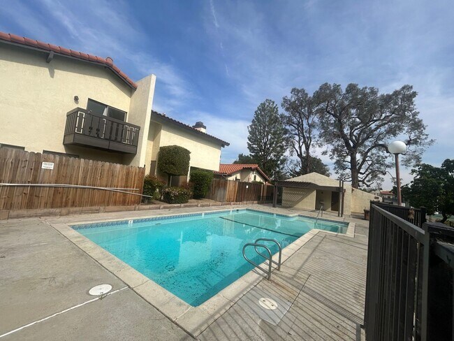Building Photo - Beautiful Condo For Rent