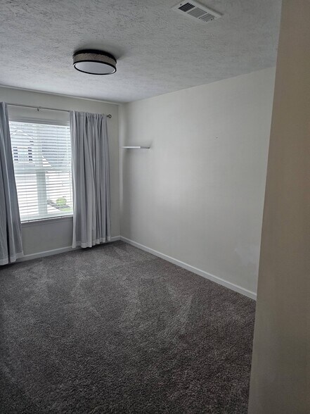 Building Photo - 1362 Maple Grove Ln