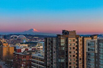 Building Photo - Gallery Penthouse Condo ~ Belltown