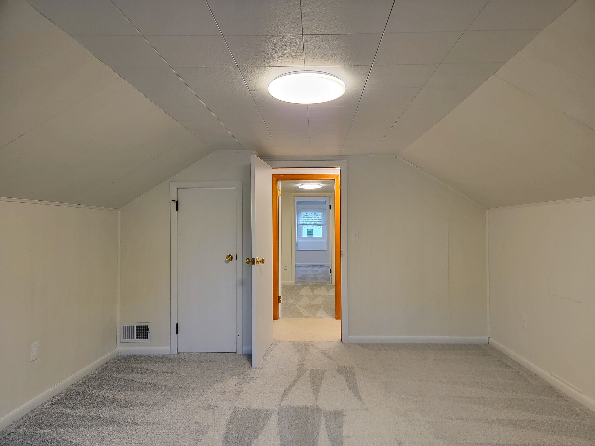 Building Photo - 902 Maple Ln