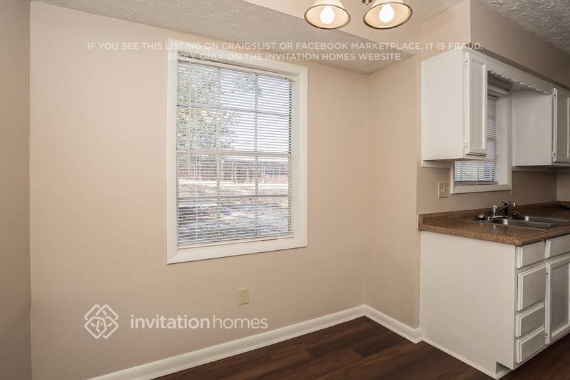 Building Photo - 1621 Wesley Way NW