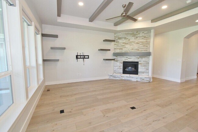 Building Photo - Immaculate Single-Level Home in Reveille de Valor