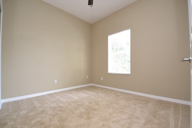 Building Photo - Fantastic fully upgraded 4 BR Oviedo Pool ...