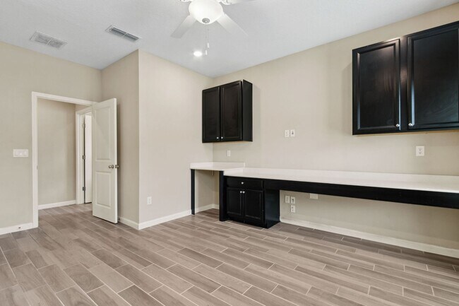 Building Photo - Spacious 3BR/3.5BA Home with Office & Reso...