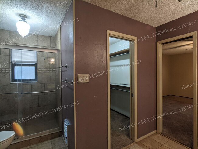Building Photo - Spacious Luxury in Colonial Park