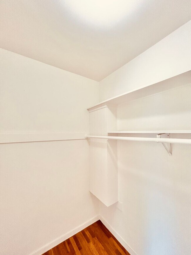 Building Photo - Beautiful 1 Bedroom located in one of San ...