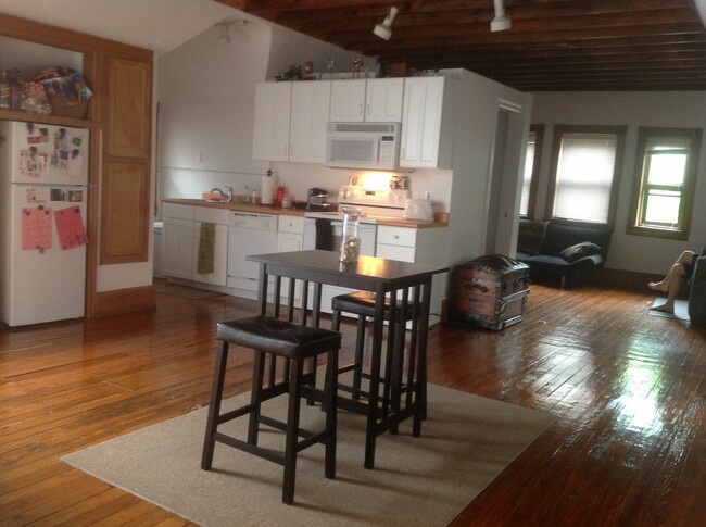 Kitchen Area w Microwave/DW - 4124 W Pine Blvd