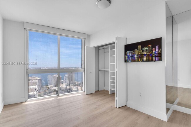 Building Photo - 495 Brickell Ave