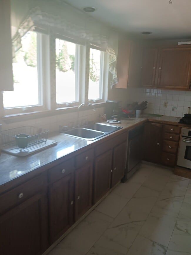 Building Photo - 14905 Cascadian Way