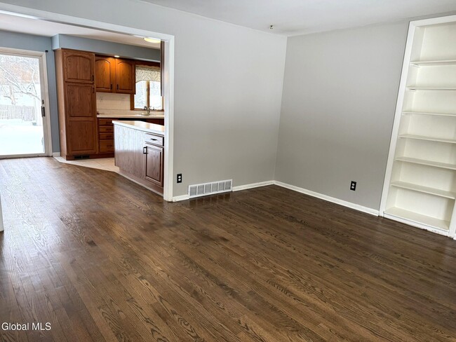 Building Photo - 10 Willey St