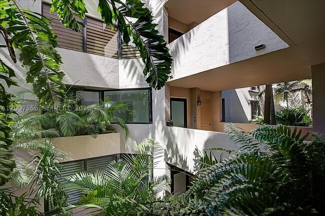 Building Photo - 276 Crandon Blvd