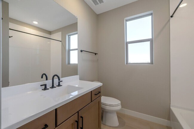 Building Photo - 2121 W Sonoran Desert Dr