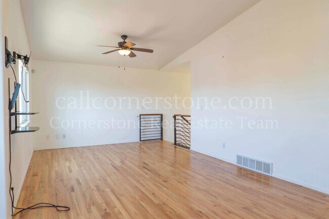 Building Photo - 743 Descendant Dr