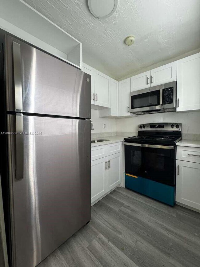 Building Photo - 1121 NW 40th St